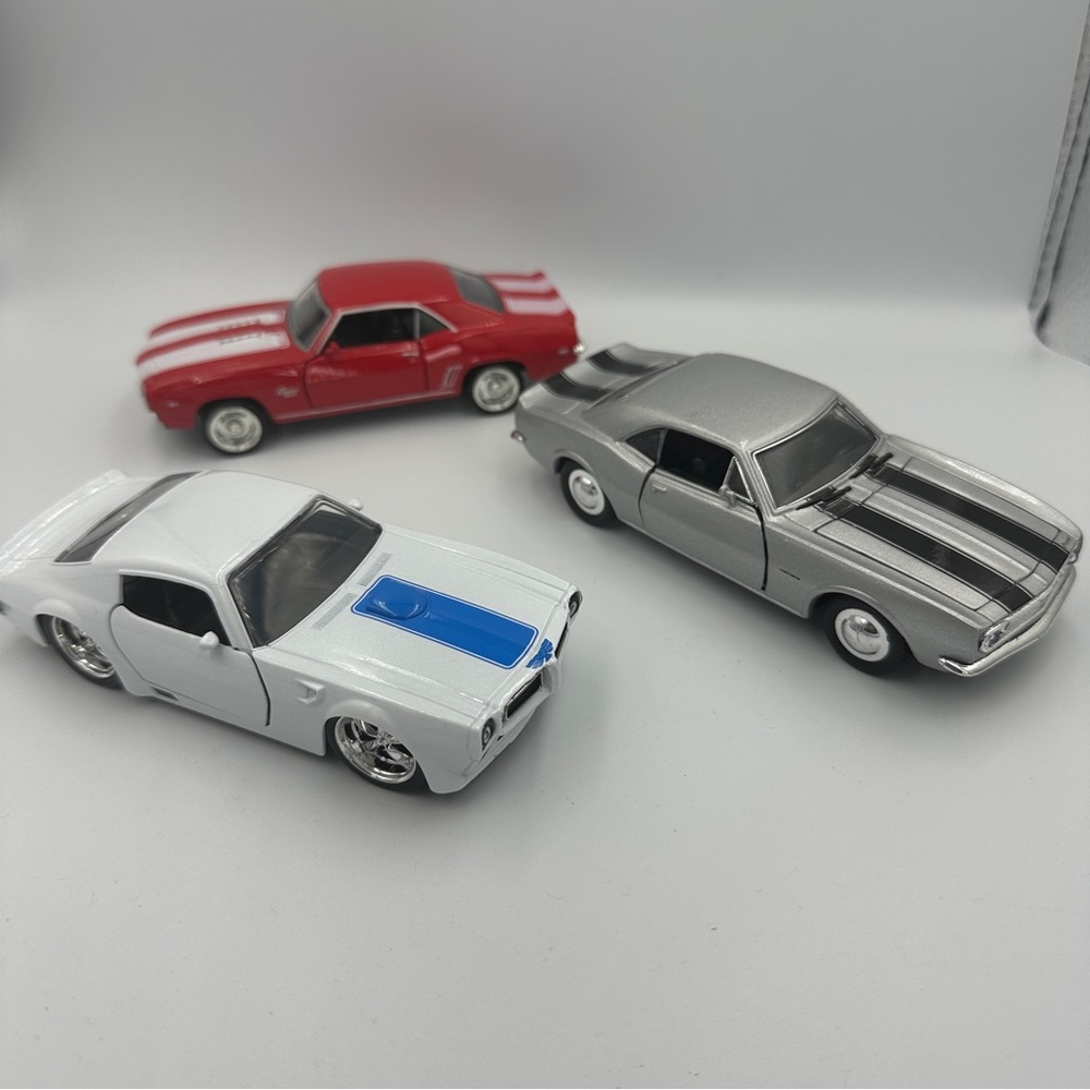 3 x 1:34 Scale cars with doors that open and close- Great condition